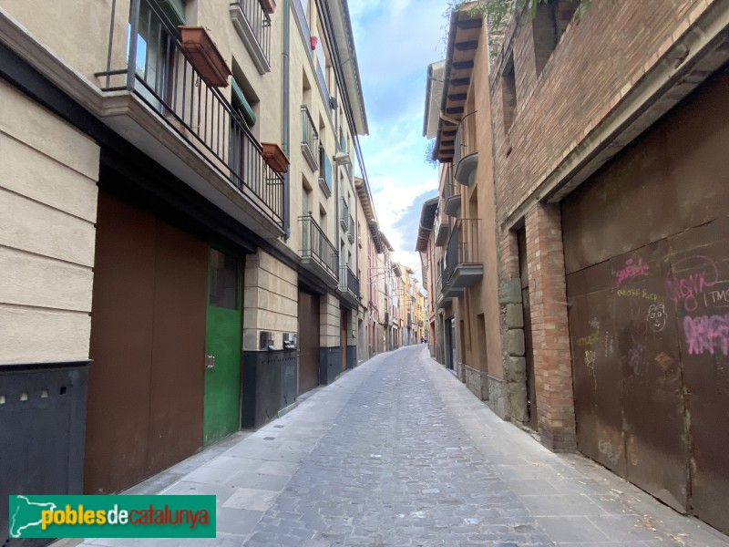 Vic - Carrer Sant Pere (Foto: Albert Esteves, 2022) Vic - Carrer Sant Pere