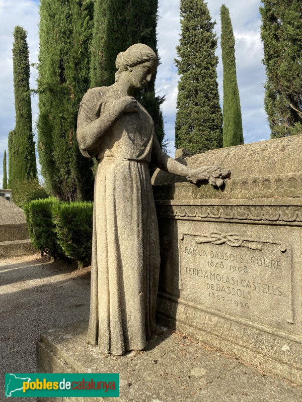 Vic - Cementiri. Panteó Bassols Comella
