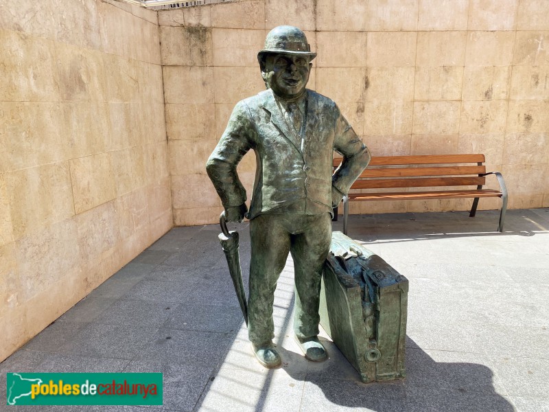 Vic - Monument Al Carquinyoli (Foto: Albert Esteves, 2022) Vic - Monument Al Carquinyoli