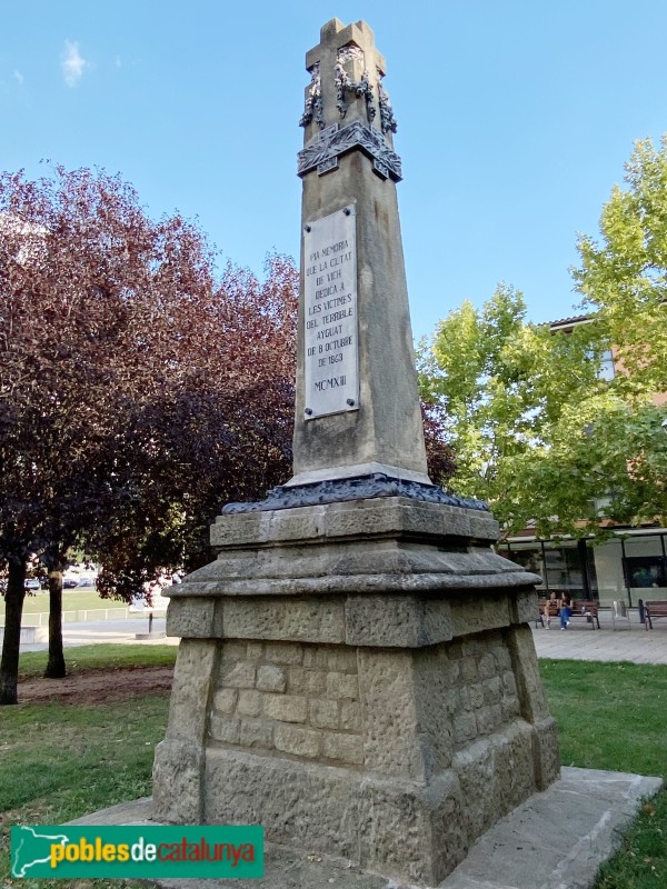 Vic - Monument a les víctimes de l'aiguat de 1863