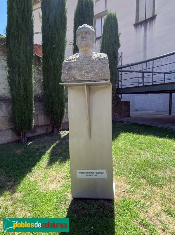 Vic - Monument a Andreu Colomer