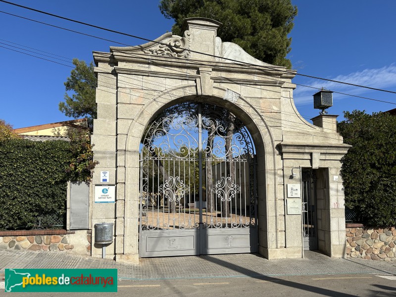 Montmeló - Portalada Granja las Dos Mercedes