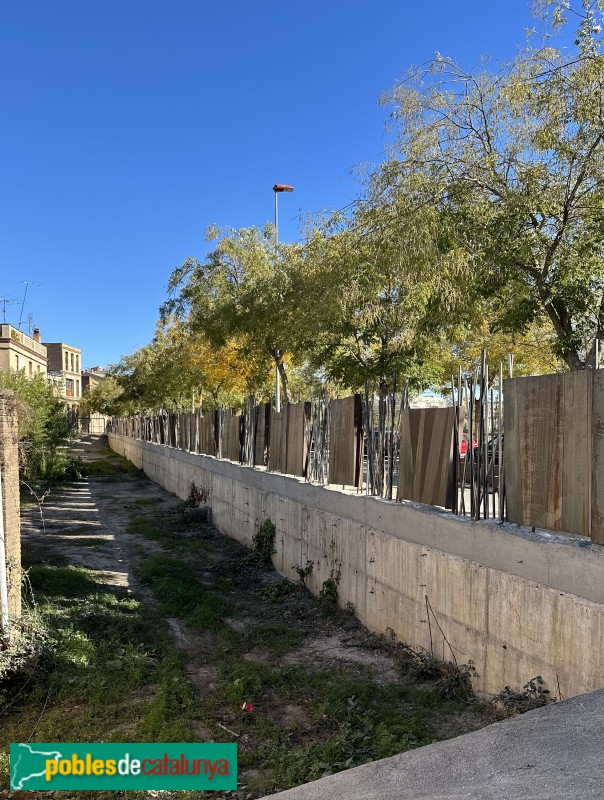 Igualada - Electra Igualadina, façana del Rec. Tanca moderna