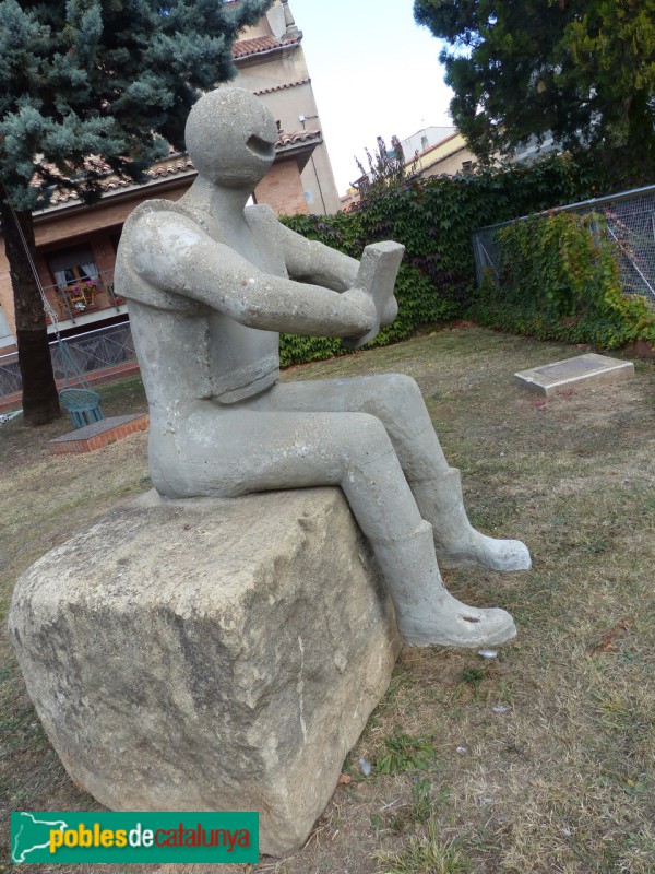 Vic - Escultura <i>La Lectura</i>