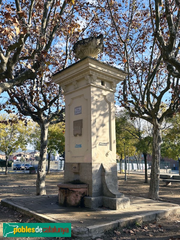 Cardedeu - Font de la plaça Amat (Foto: Albert Esteves, 2022) Cardedeu - Font de la plaça Amat