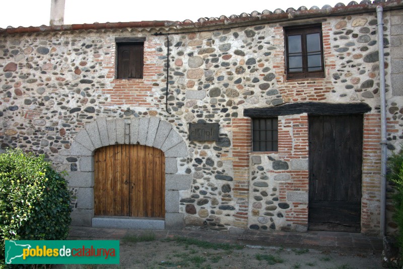 Cardedeu - Molí Diumer (Foto: Amadalvarez - Llicència “Creative Commons Attribution-Share Alike 4.0 International” (https://creativecommons.org/licenses/by-sa/4.0/deed.en), 2014) Cardedeu - Molí Diumer