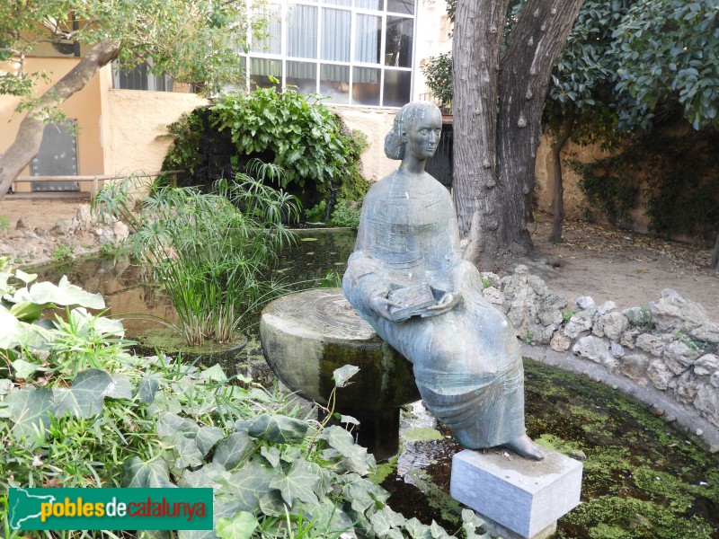 Malgrat de Mar - Monument a Zenòbia Camprubí