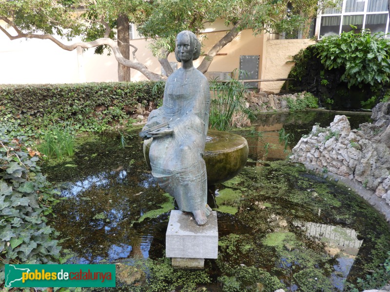 Malgrat de Mar - Monument a Zenòbia Camprubí