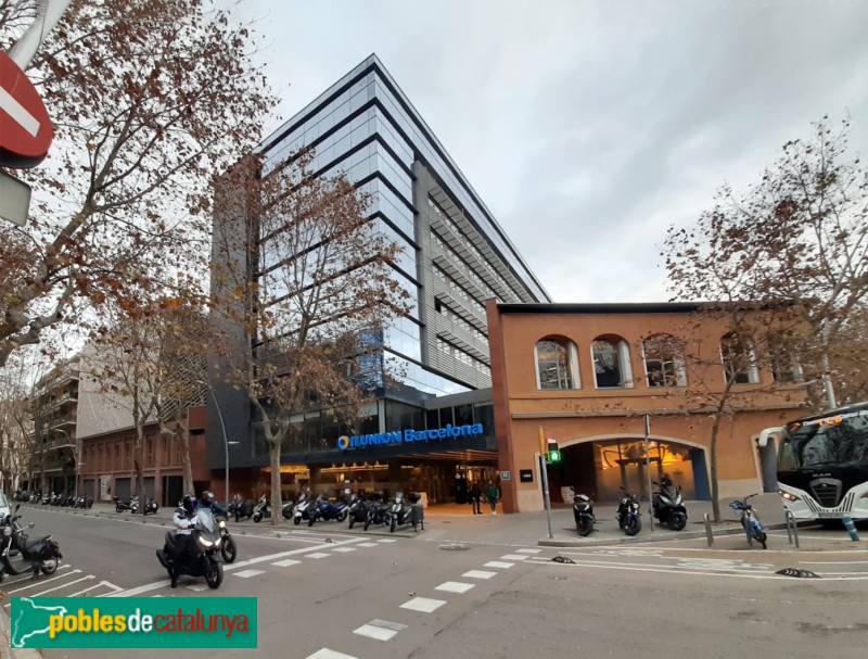 Barcelona - Filatura El Cànem. Cantonada Ramon Turró - Cantonada Ramon Turró / La Llacuna (Foto: Sergi Suárez, 2023) Barcelona - Filatura El Cànem. Cantonada Ramon Turró - Cantonada Ramon Turró / La Llacuna