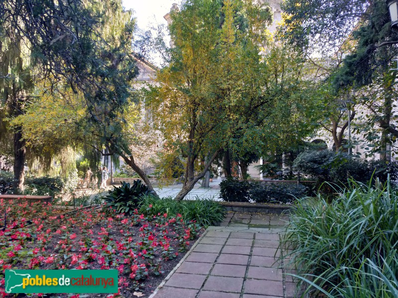 Barcelona - Universitat de Barcelona. Jardins (Foto: Anna Corcoll, 2016) Barcelona - Universitat de Barcelona. Jardins