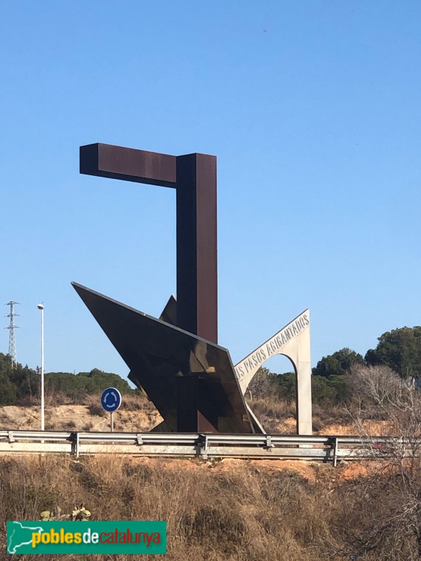 Montgat - Escultura <i>Más allá del dos mil...</i> (Foto: Ustrell, 2023) Montgat - Escultura <i>Más allá del dos mil...</i>