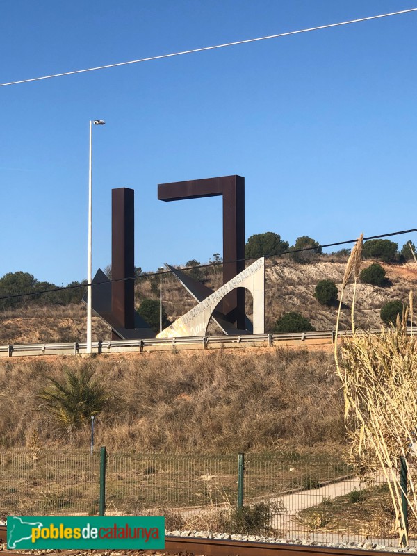 Montgat - Escultura <i>Más allá del dos mil...</i>