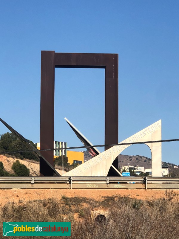 Montgat - Escultura <i>Más allá del dos mil...</i> (Foto: Ustrell, 2023) Montgat - Escultura <i>Más allá del dos mil...</i>