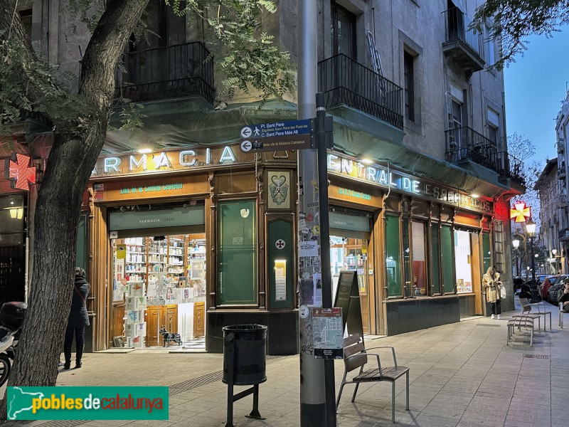 Barcelona - Farmàcia Comas (abans Salgàs Tolosa) (Foto: Albert Esteves, 2023) Barcelona - Farmàcia Comas (abans Salgàs Tolosa)