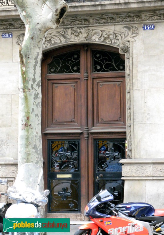Barcelona - Còrsega, 283 / Balmes, 149 (Foto: Albert Esteves, 2008) Barcelona - Còrsega, 283 / Balmes, 149