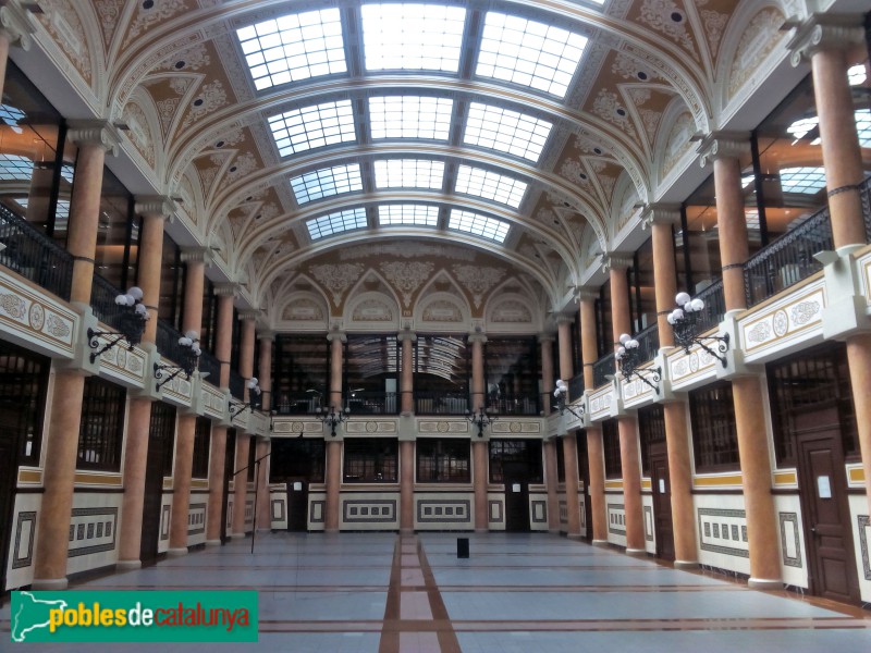 Barcelona - Escola Industrial. Edifici del Rellotge