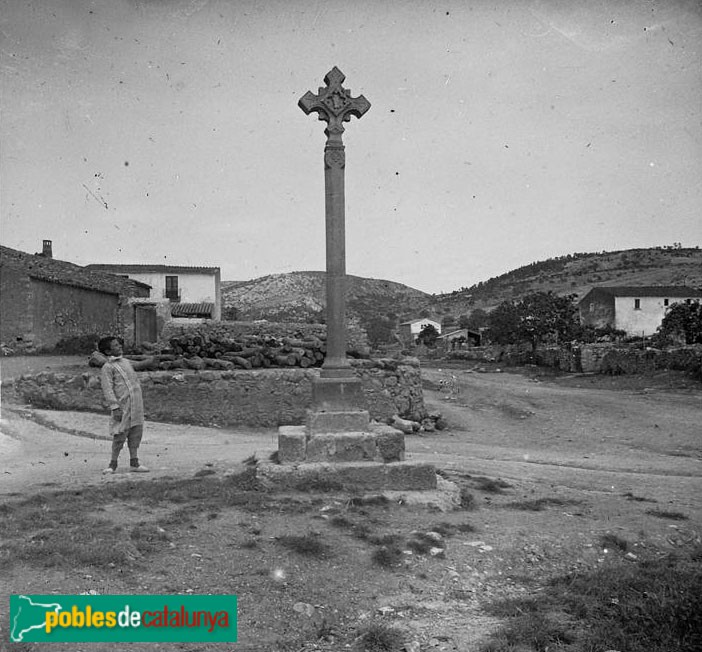 Olesa de Bonesvalls - Creu de terme del segle XIX (Foto: <i>Josep Salvany -Fons Salvany. Biblioteca de Catalunya-</i>, 1917) Olesa de Bonesvalls - Creu de terme del segle XIX