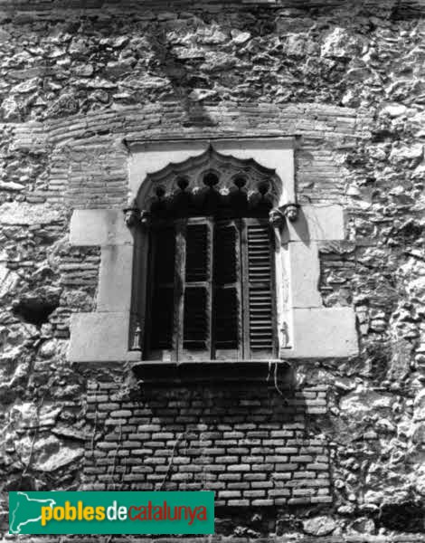 Cànoves i Samalús - Castell d'en Bori o de Samalús. Finestra de l'edifici antic (Foto: DGABMP. Servei de Suport Tècnic i Inventari) Cànoves i Samalús - Castell d'en Bori o de Samalús. Finestra de l'edifici antic
