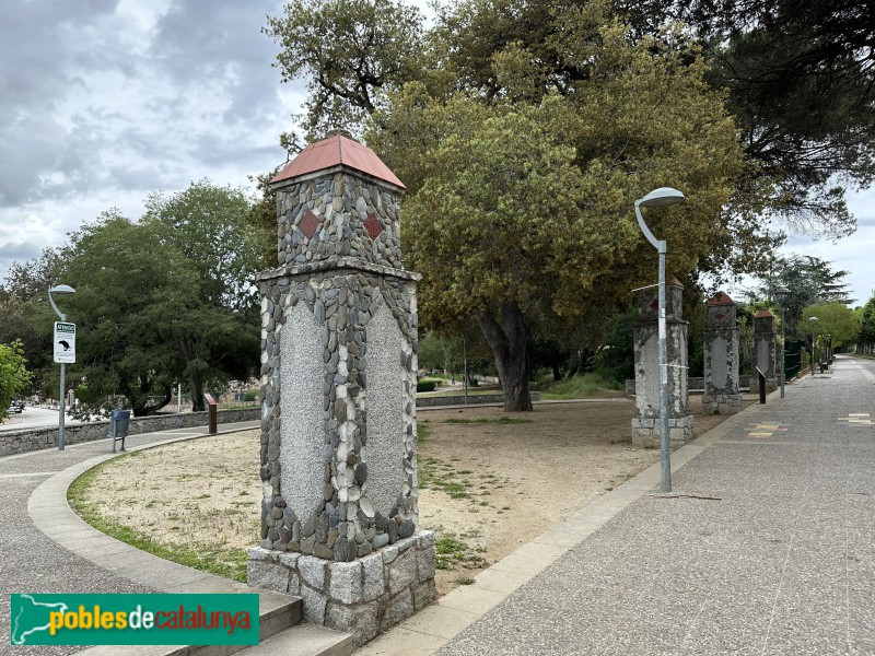 Vallromanes - Pilars de Can Morera (Foto: Albert Esteves, 2023) Vallromanes - Pilars de Can Morera