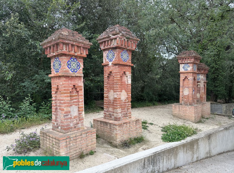 Vallromanes - Pilars de Can Morera (Foto: Albert Esteves, 2023) Vallromanes - Pilars de Can Morera