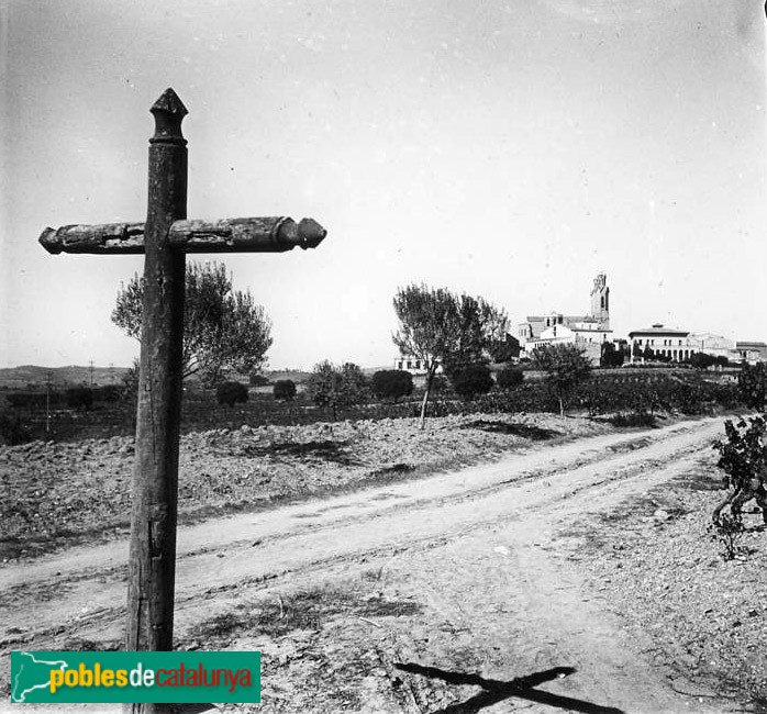Sant Esteve Sesrovires - Església nova i antiga, al fons (Foto: <i>Josep Salvany -Fons Salvany. Biblioteca de Catalunya-</i>, 1914) Sant Esteve Sesrovires - Església nova i antiga, al fons