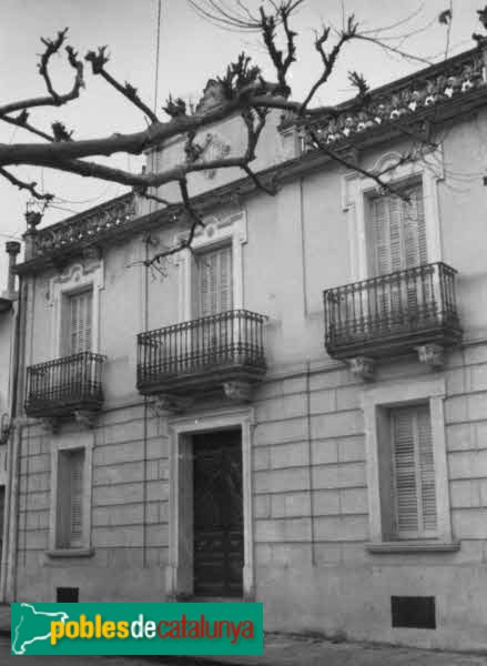 Gualba - Can Ragué (Foto: Montserrat Viader -calaix.gencat.cat-, 1982) Gualba - Can Ragué