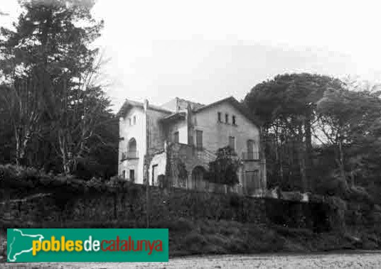 Gualba - Torre Montells (Foto: Montserrat Viader -calaix.gencat.cat-, 1982) Gualba - Torre Montells