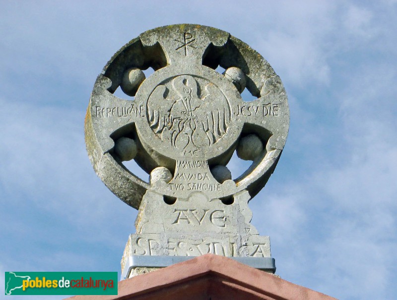 Campins - Església de Sant Joan. Creu de Josep M. Jujol