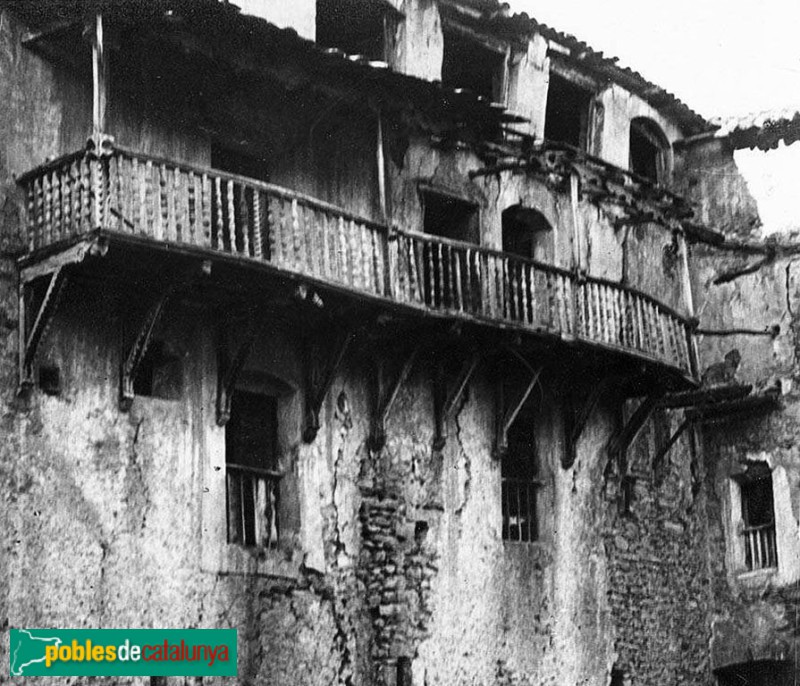 Façana d'una casa a la plaça de Llesp