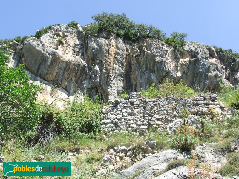 Corroncui - Restes de l'església antiga de Santa Maria