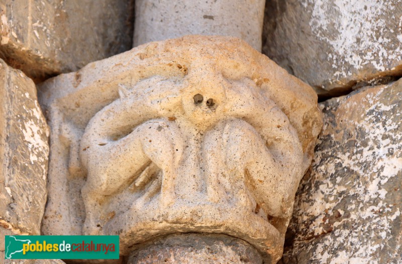 Viu de Llevata - Església de Santa Maria. Capitell de la portada