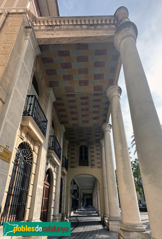 La Ràpita - Palau de la plaça Carles III (Foto: Albert Esteves, 2023) La Ràpita - Palau de la plaça Carles III