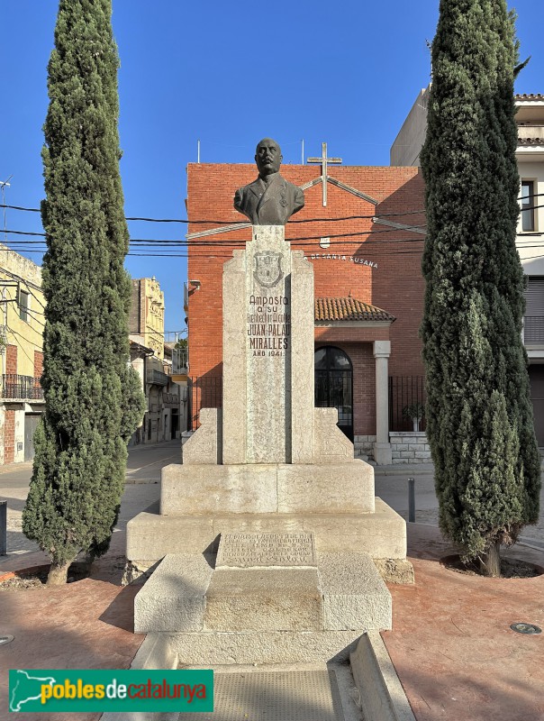 Amposta - Monument a l'alcalde Joan Palau Miralles