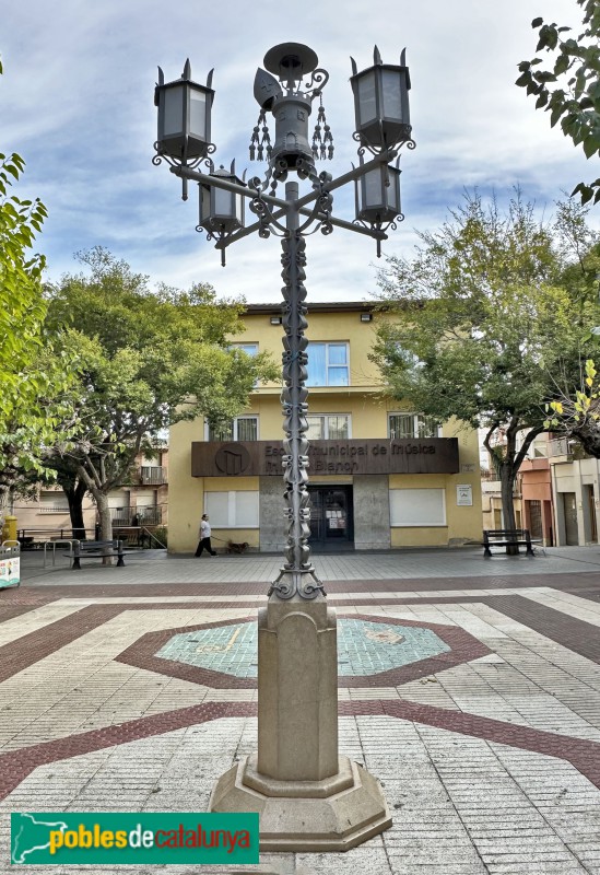 Castellbisbal - Fanal de la plaça de l'Església