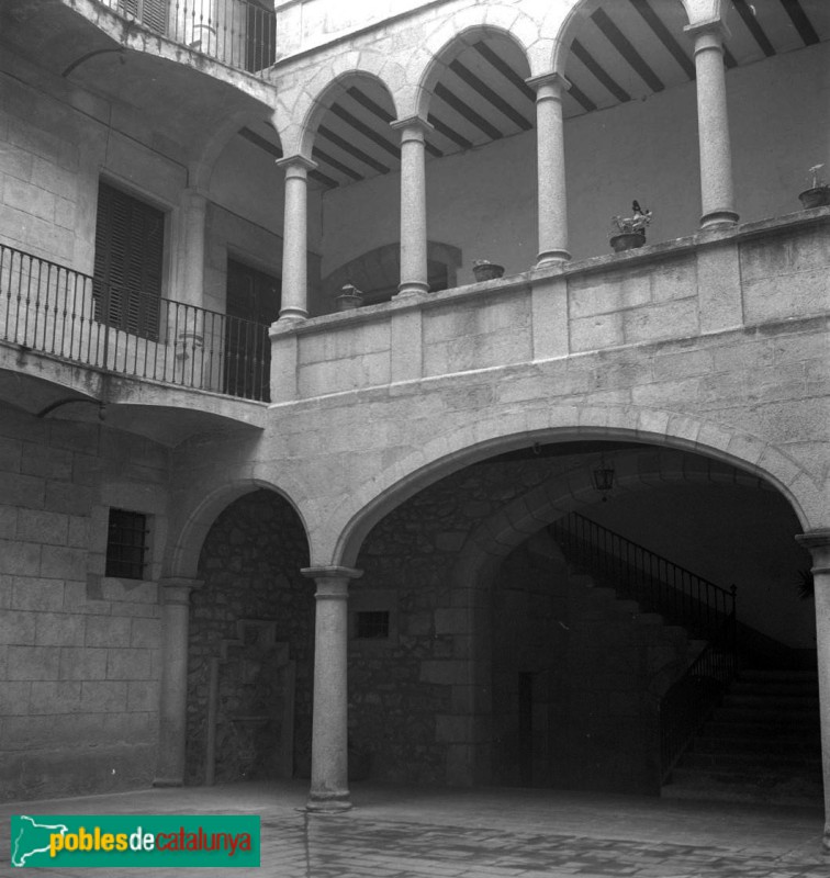 Llinars del Vallès - Castell Nou (Foto: <i>Arxiu Cuyàs, Institut Cartogràfic i Geològic de Catalunya -ICGC-</i>) Llinars del Vallès - Castell Nou