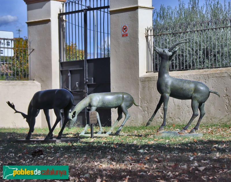 Llinars del Vallès - Can Lletres. Escultures de Frederic