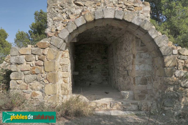 Llinars del Vallès - Castell Vell del Far (Foto: <i>Raül Costal -calaix.gencat.cat-</i>, 2022) Llinars del Vallès - Castell Vell del Far
