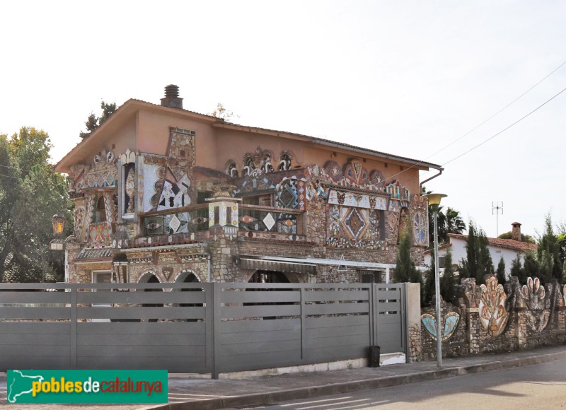 Santa Eulàlia de Ronçana - Casa al carrer Fonts del Llobregat (Foto: Albert Esteves, 2023) Santa Eulàlia de Ronçana - Casa al carrer Fonts del Llobregat