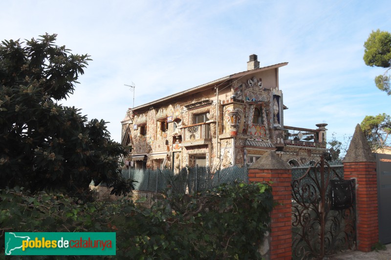 Santa Eulàlia de Ronçana - Casa al carrer Fonts del Llobregat (Foto: Albert Esteves, 2023) Santa Eulàlia de Ronçana - Casa al carrer Fonts del Llobregat