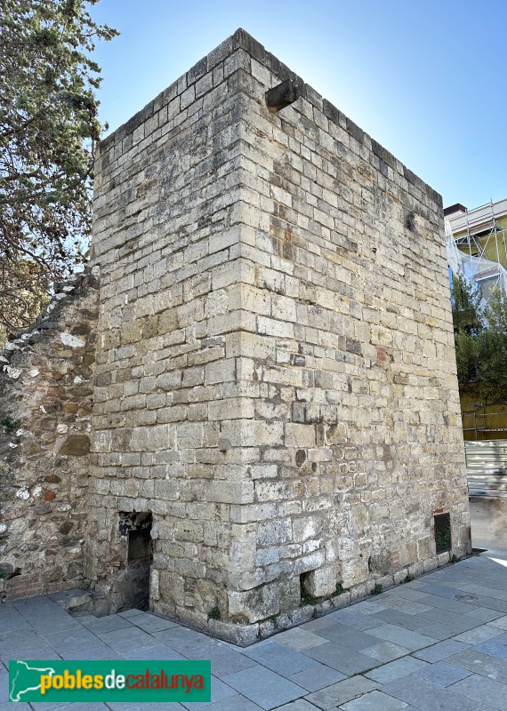 Monestir de Sant Cugat del Vallès - Torre de la muralla (Foto: Albert Esteves, 2023) Monestir de Sant Cugat del Vallès - Torre de la muralla