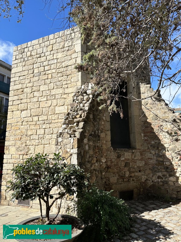 Monestir de Sant Cugat del Vallès - Torre de la muralla (Foto: Albert Esteves, 2023) Monestir de Sant Cugat del Vallès - Torre de la muralla