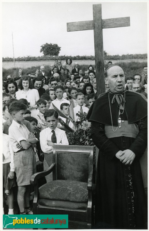 El bisbe Modrego a la benedicció de la primera pedra de l'església de Sant Antoni de Vilamajor (Foto: Arxiu Fotogràfic de Barcelona, 1944) El bisbe Modrego a la benedicció de la primera pedra de l'església de Sant Antoni de Vilamajor