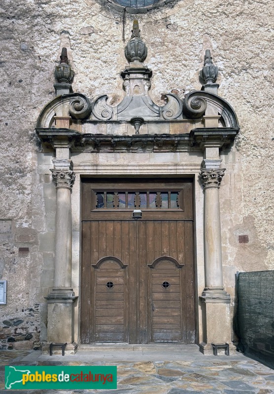 Sant Pere de Vilamajor - Església de Sant Pere. Portada principal (Foto: Albert Esteves, 2023) Sant Pere de Vilamajor - Església de Sant Pere. Portada principal