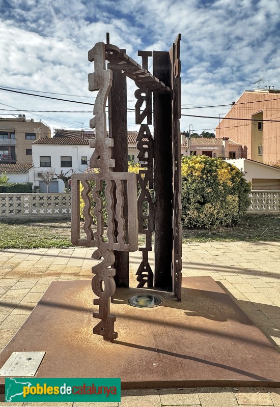 Sant Pere de Vilamajor - Escultura <i>Érem, som, serem </i> (Foto: Albert Esteves, 2023) Sant Pere de Vilamajor - Escultura <i>Érem, som, serem </i>
