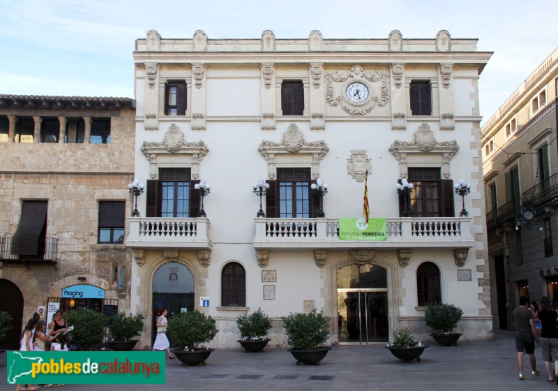 Vilafranca del Penedès - Casa de la Vila. Façana modernista