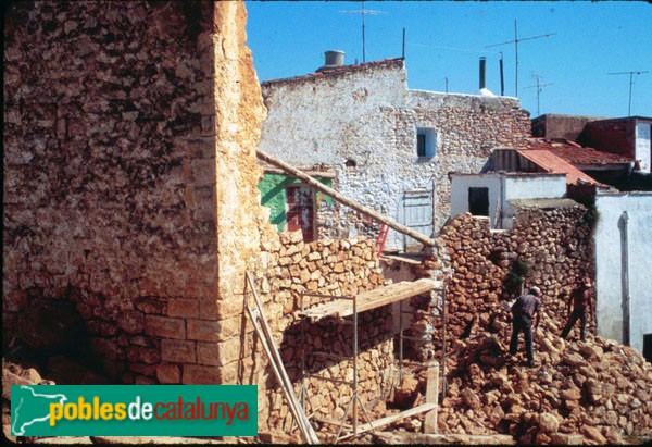 Alcanar - Torre del carrer Nou, abans de la restauració (Foto: Servei del Patrimoni Arquitectònic, 1981) Alcanar - Torre del carrer Nou, abans de la restauració