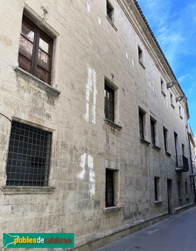 Vilafranca del Penedès - Casa de la Vila. Façana lateral (Foto: Albert Esteves, 2023) Vilafranca del Penedès - Casa de la Vila. Façana lateral