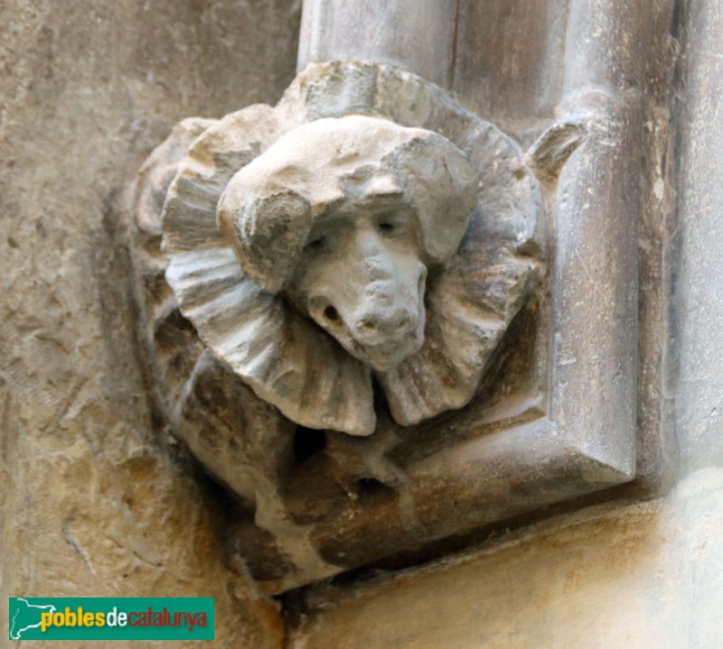 Vilafranca del Penedès - Basílica de Santa Maria. Porta lateral