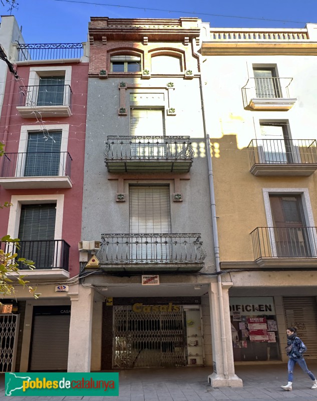 Vilafranca del Penedès - Plaça de la Constitució. casa Josep Ferrer (1912) (Foto: Albert Esteves, 2023) Vilafranca del Penedès - Plaça de la Constitució. casa Josep Ferrer (1912)