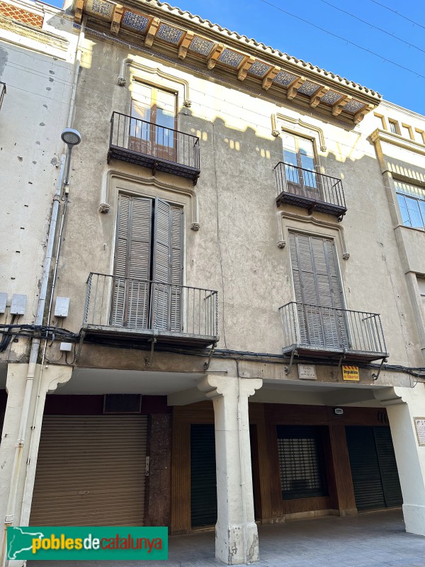 Vilafranca del Penedès - Plaça de la Constitució. Casa Monsarro (Foto: Albert Esteves, 2023) Vilafranca del Penedès - Plaça de la Constitució. Casa Monsarro
